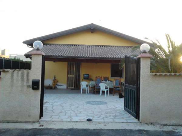 Foto villa a pochi passi dal mare