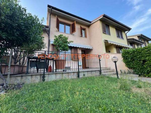 Foto VILLA A SCHIERA CENTRALE CON GIARDINO PRIVATO ED AMPI SPAZI
