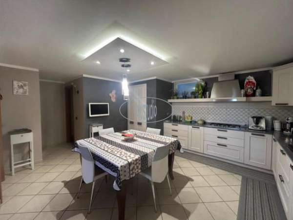 Foto VILLA A SCHIERA di 5 vani e di 217 mq (FIGLINE E INCISA VALDARNO) rif. V-2334