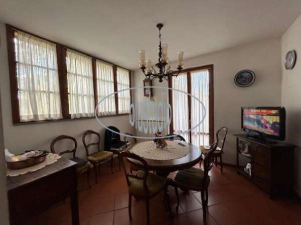 Foto VILLA A SCHIERA di 7 vani e di 185 mq (FIGLINE E INCISA VALDARNO) rif. V-2200