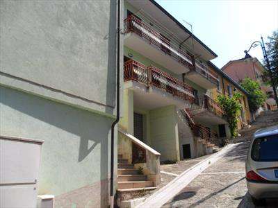 Foto Villa a schiera in Vendita, 215 mq (CASTELFRANCI)