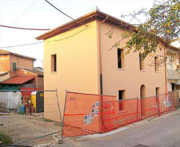 Foto Villa a schiera in Vendita, pi� di 6 Locali, 2 Camere, 150 mq (T