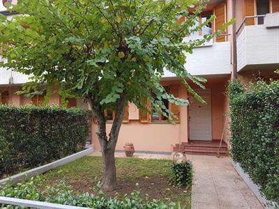 Foto Villa a schiera in Vendita, pi� di 6 Locali, 5 Camere, 240 mq (M