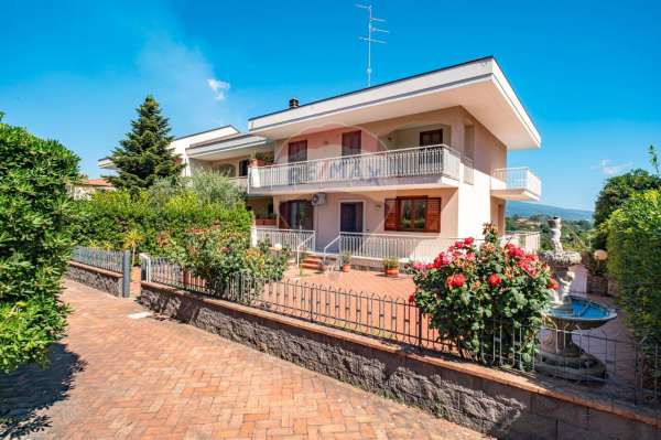 Foto Villa a schiera in vendita a Acireale