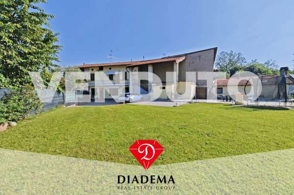 Foto Villa a schiera in vendita a Albizzate