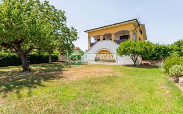 Foto Villa a schiera in vendita a Anguillara Sabazia