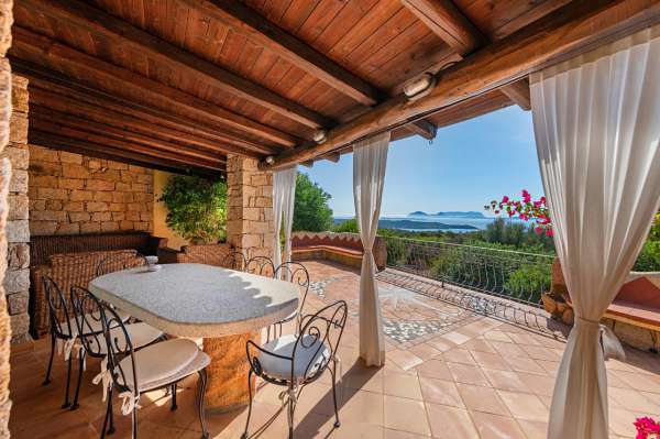 Foto Villa a schiera in vendita a Arzachena