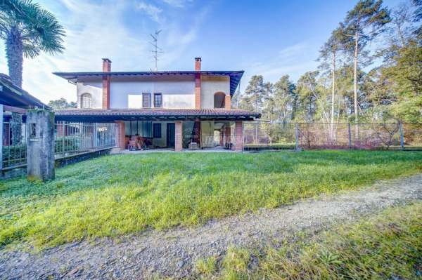 Foto Villa a schiera in vendita a Besnate