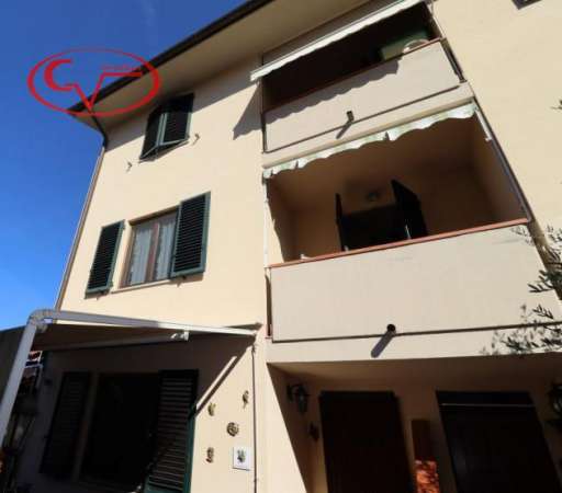 Foto Villa a schiera in vendita a Bucine - 6 locali 133mq
