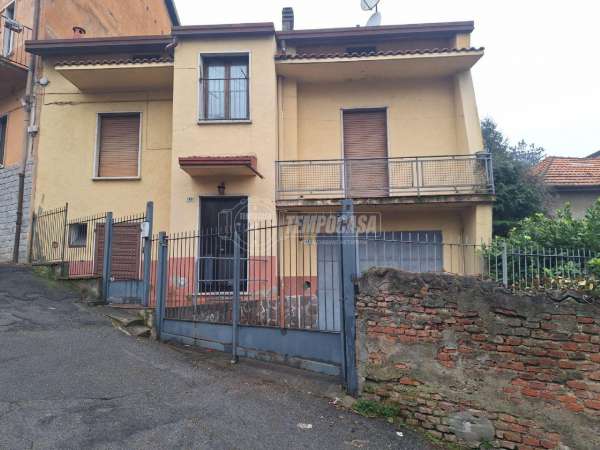Foto Villa a schiera in vendita a Carate Brianza