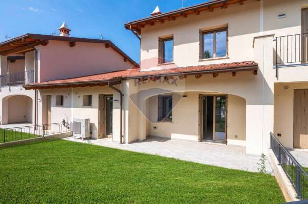 Foto Villa a schiera in vendita a Castiglione Delle Stiviere