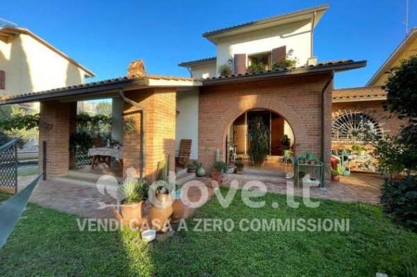 Foto Villa a schiera in vendita a Chiusi - 5 locali 320mq