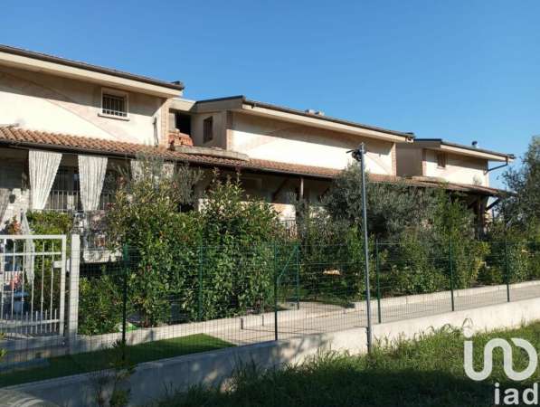 Foto Villa a schiera in vendita a Collecorvino
