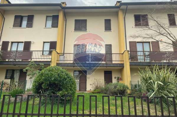 Foto Villa a schiera in vendita a Desenzano Del Garda