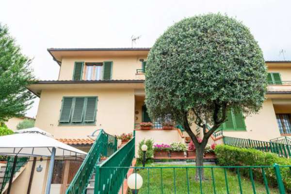 Foto Villa a schiera in vendita a Figline e Incisa Valdarno - 9 locali 200mq