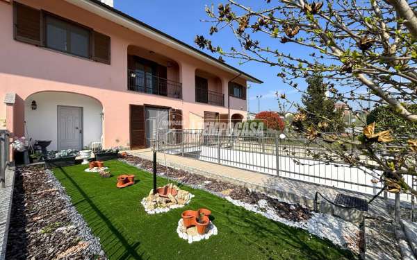 Foto Villa a schiera in vendita a Foglizzo