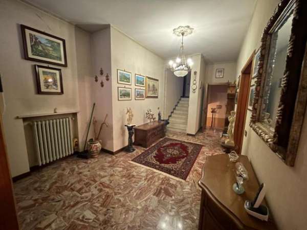 Foto Villa a schiera in vendita a Gonzaga - 5 locali 235mq