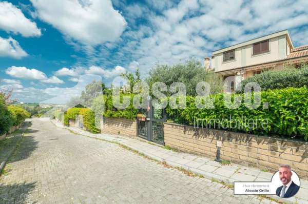 Foto Villa a schiera in vendita a Guidonia Montecelio