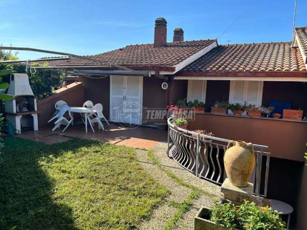 Foto Villa a schiera in vendita a Ladispoli