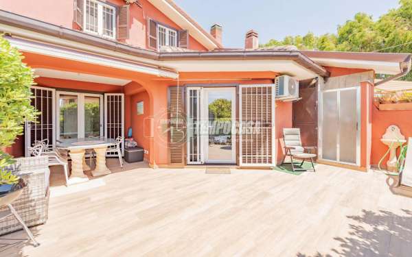 Foto Villa a schiera in vendita a Ladispoli