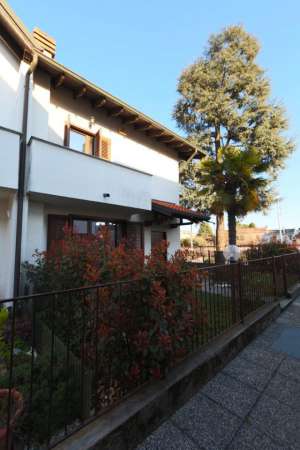 Foto Villa a schiera in vendita a Legnano