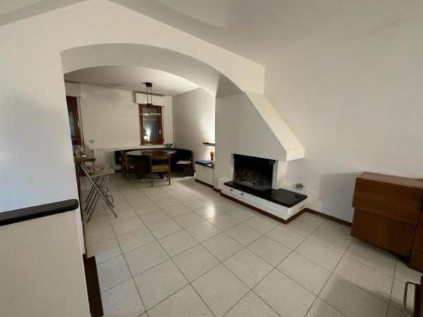 Foto Villa a schiera in vendita a Luni