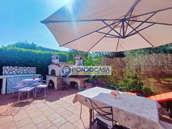 Foto Villa a schiera in vendita a Massa