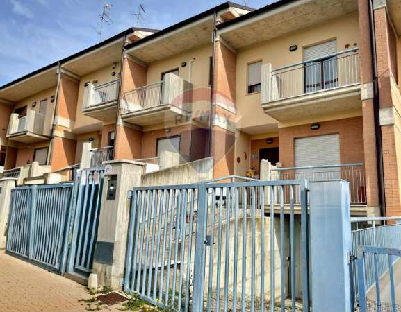 Foto Villa a schiera in vendita a Miglianico