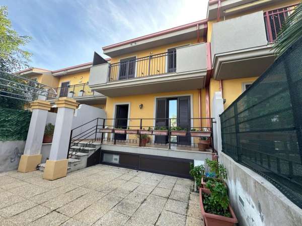 Foto Villa a schiera in vendita a Milazzo
