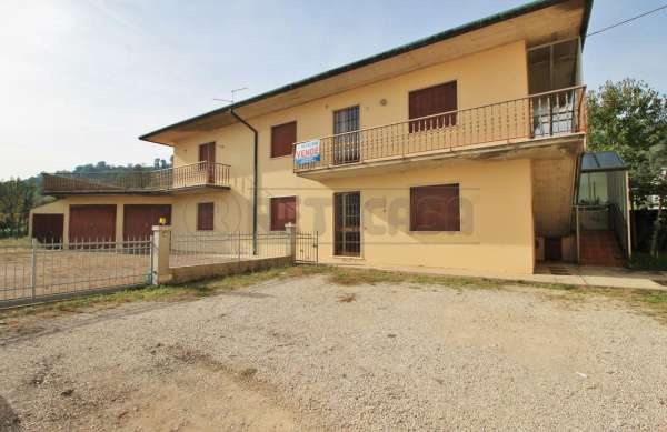 Foto Villa a schiera in vendita a Montebello Vicentino