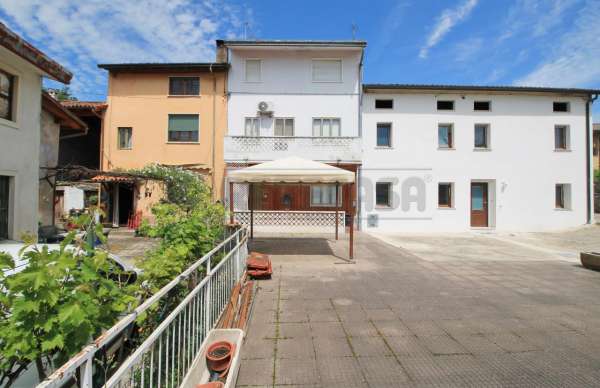 Foto Villa a schiera in vendita a Montebello Vicentino