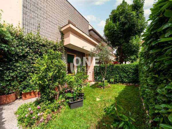 Foto Villa a schiera in vendita a Monza