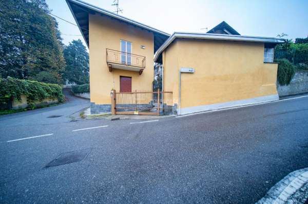 Foto Villa a schiera in vendita a Oggiona Con Santo Stefano