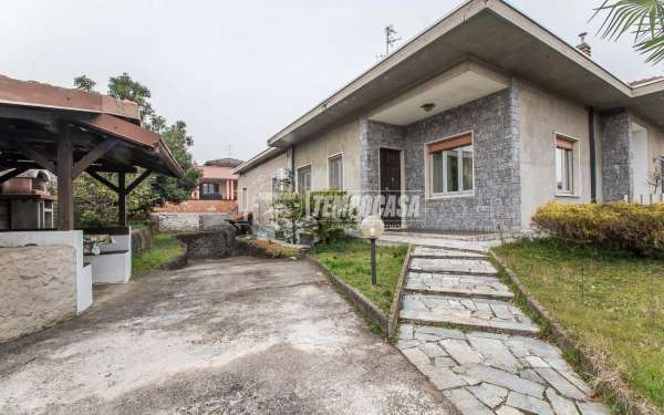 Foto Villa a schiera in vendita a Olgiate Olona