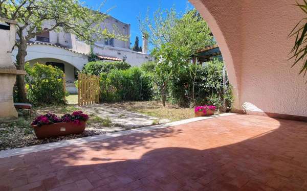 Foto Villa a schiera in vendita a Pomezia