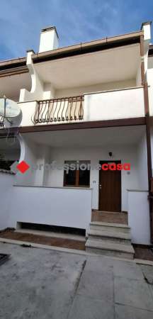 Foto Villa a schiera in vendita a Pomezia
