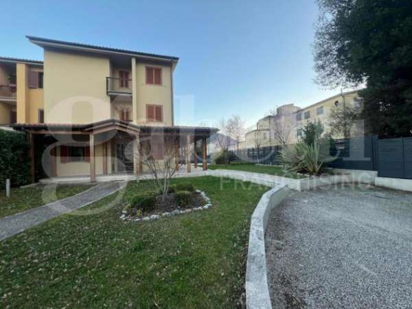 Foto Villa a schiera in vendita a Rieti - 12 locali 300mq