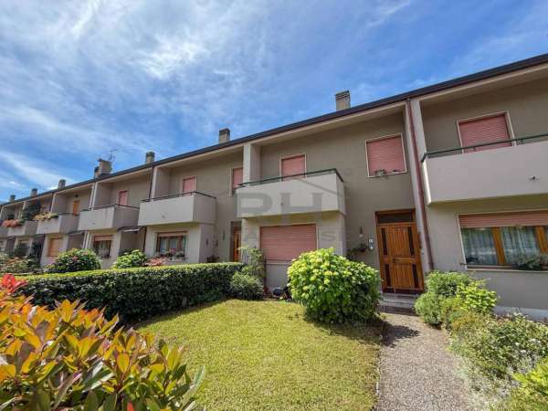 Foto Villa a schiera in vendita a Riva Del Garda