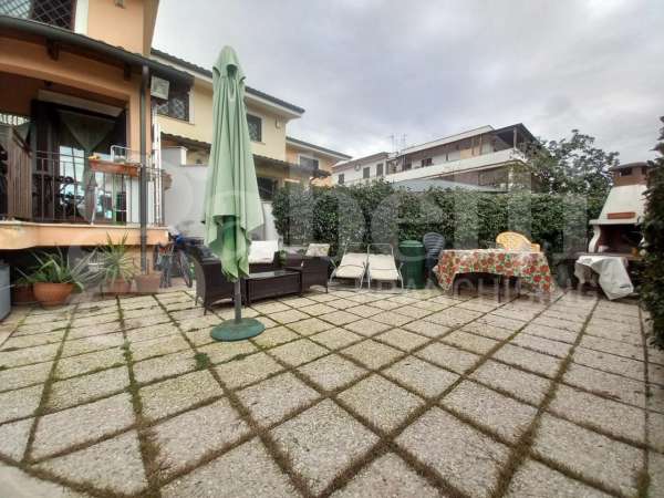 Foto Villa a schiera in vendita a Roma