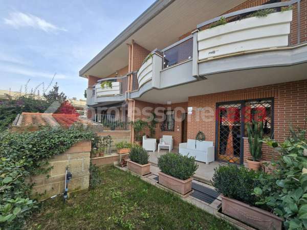 Foto Villa a schiera in vendita a Roma