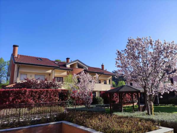 Foto Villa a schiera in vendita a Rozzano