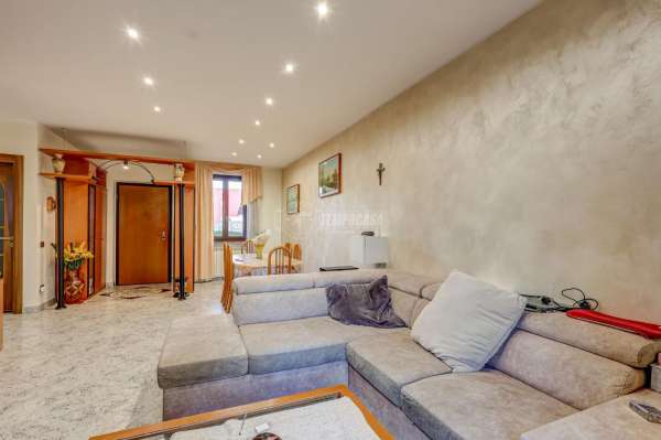 Foto Villa a schiera in vendita a Samarate