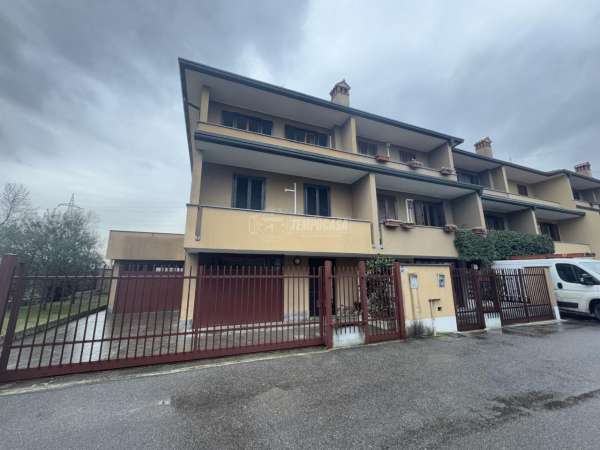 Foto Villa a schiera in vendita a Santo Stefano Ticino