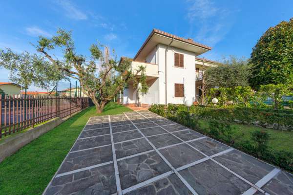 Foto Villa a schiera in vendita a Sirmione