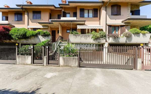 Foto Villa a schiera in vendita a Stezzano