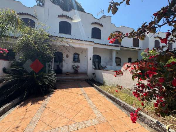 Foto Villa a schiera in vendita a Terracina