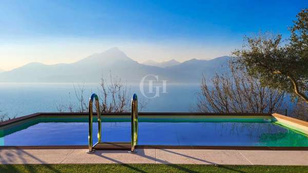 Foto Villa a schiera in vendita a Torri Del Benaco