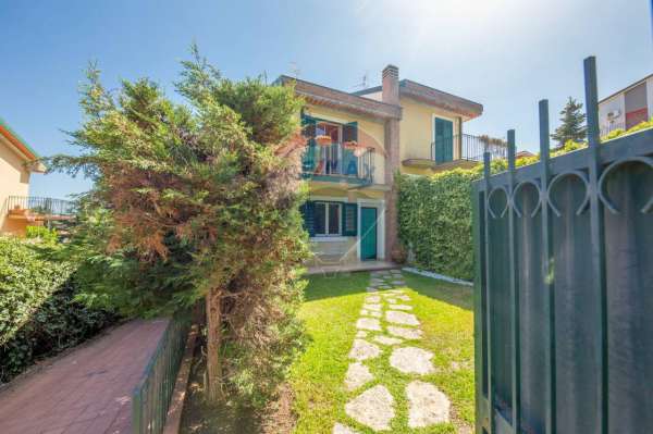 Foto Villa a schiera in vendita a Trecastagni