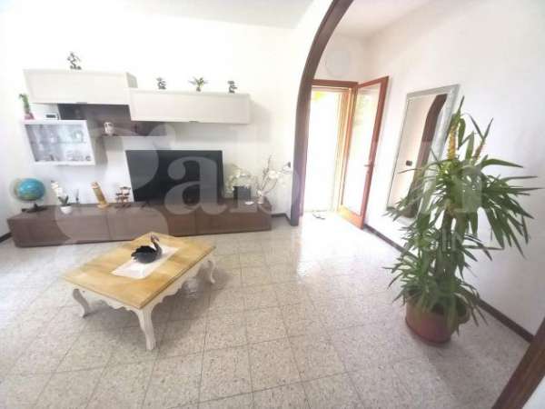 Foto Villa bifamiliare - Chioggia . Rif.: 2766VRG