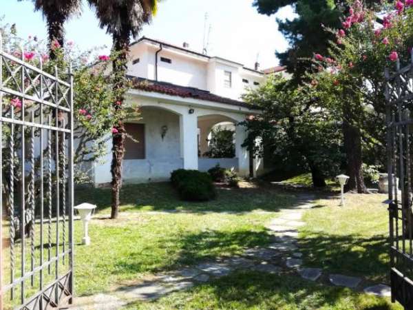 Foto Villa bifamiliare - Ciri� . Rif.: 32670